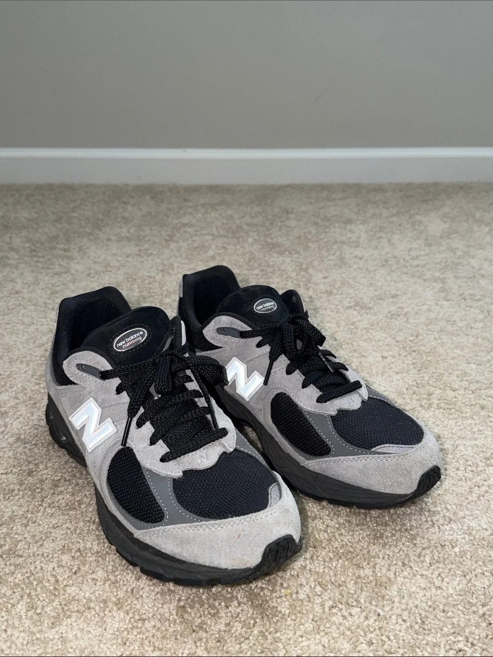 New Balance Men's 2002R Black and Gray Sneakers